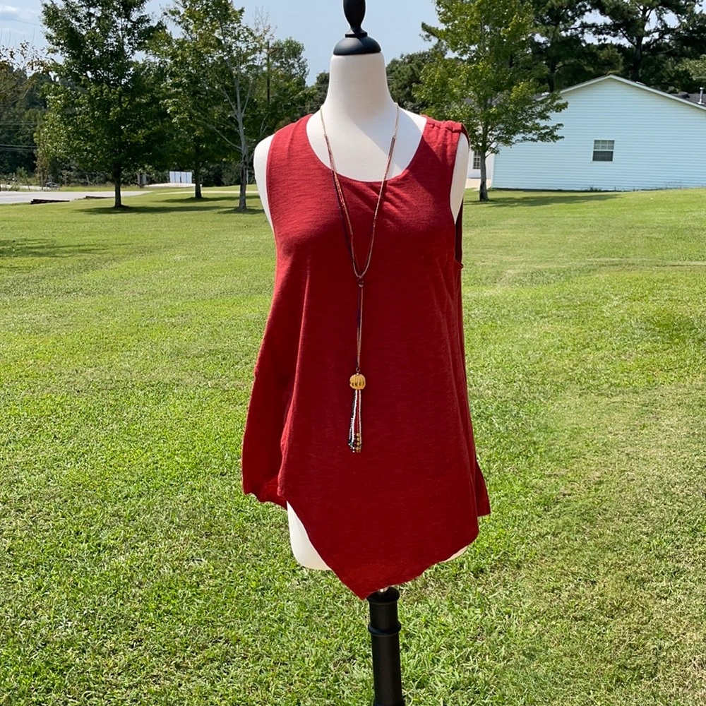 New Directions Women's Rust Colored Top. Sleeveless